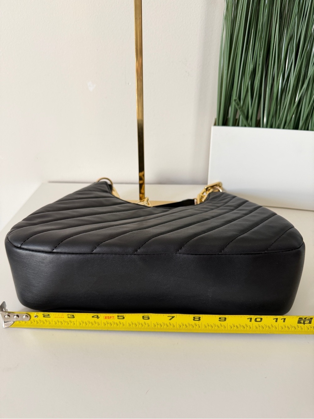 Black Quilted Shoulder Bag Gold Chain Accent Hobo Style Zipper Closure new - Picture 3 of 6